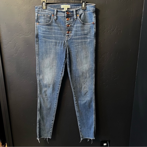 Madewell Denim - Madewell 10" High Rise Skinny Jeans Raw Hem Cut Off
Size 29